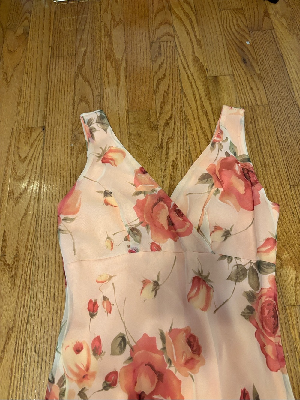 Alyn Paige Blush Pink Rose Print V-Neck Midi Dress - Picture 3 of 6